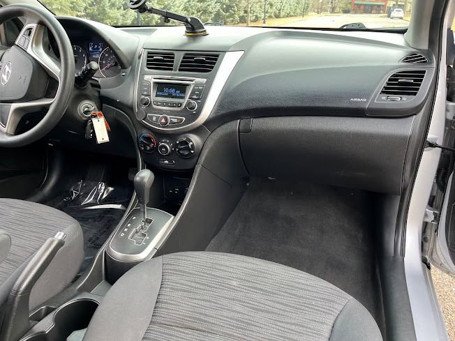 Used 2017 Hyundai Accent SE image 39