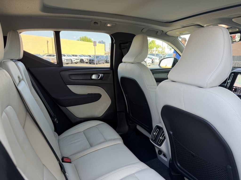 Used 2023 Volvo XC40 B4 Plus w/ Protection Package Premier FWD image 40