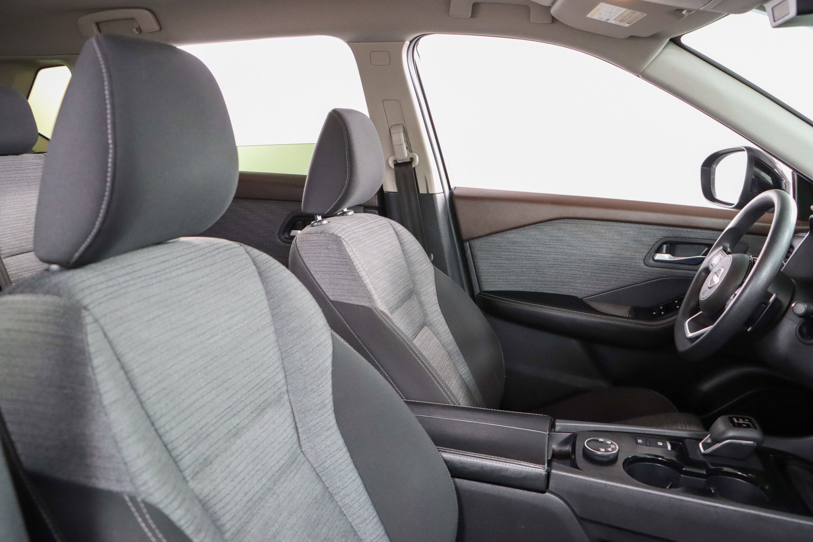 Used 2023 Nissan Rogue SV image 26