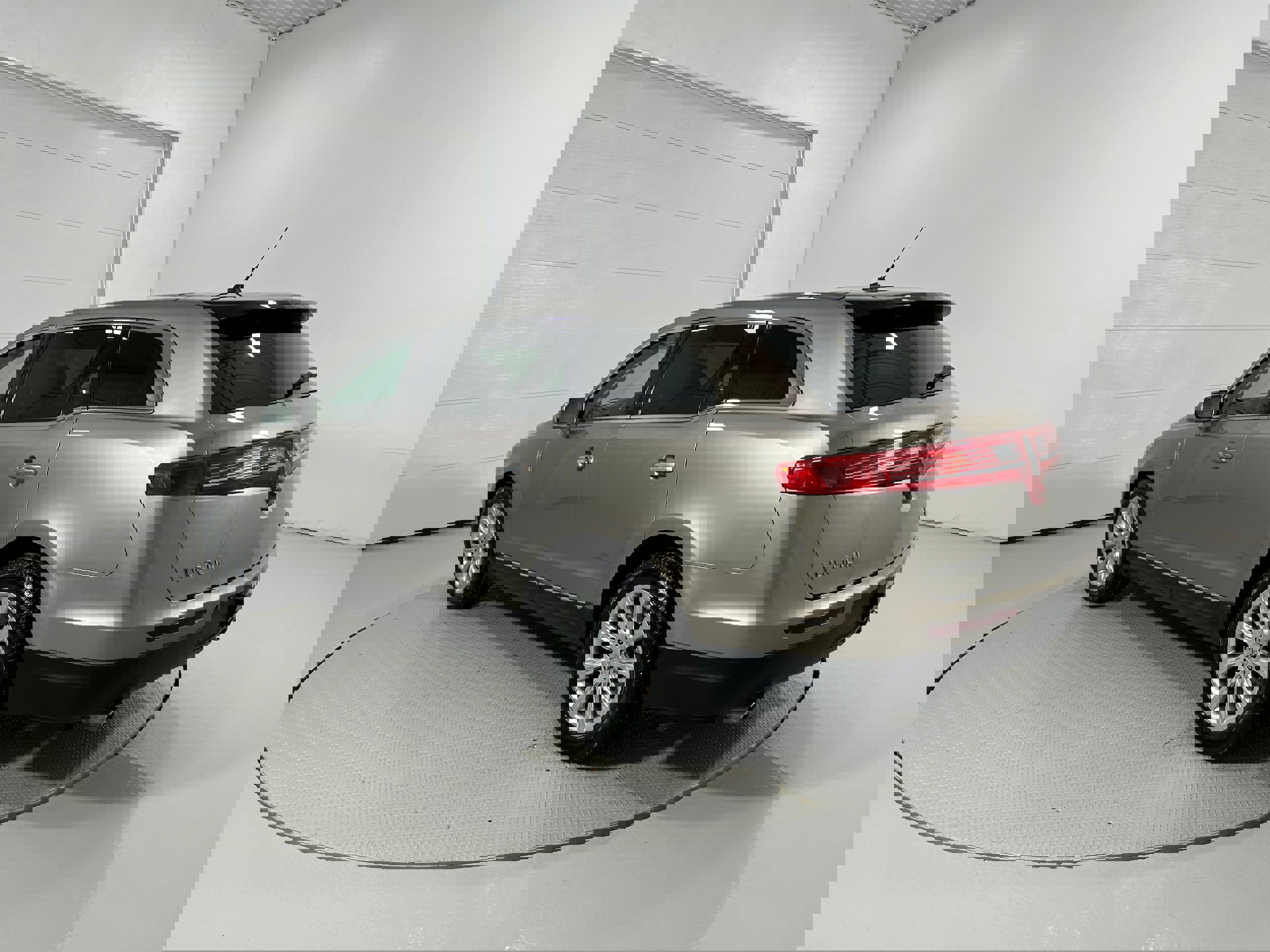 Used 2018 Lincoln MKT AWD image 22