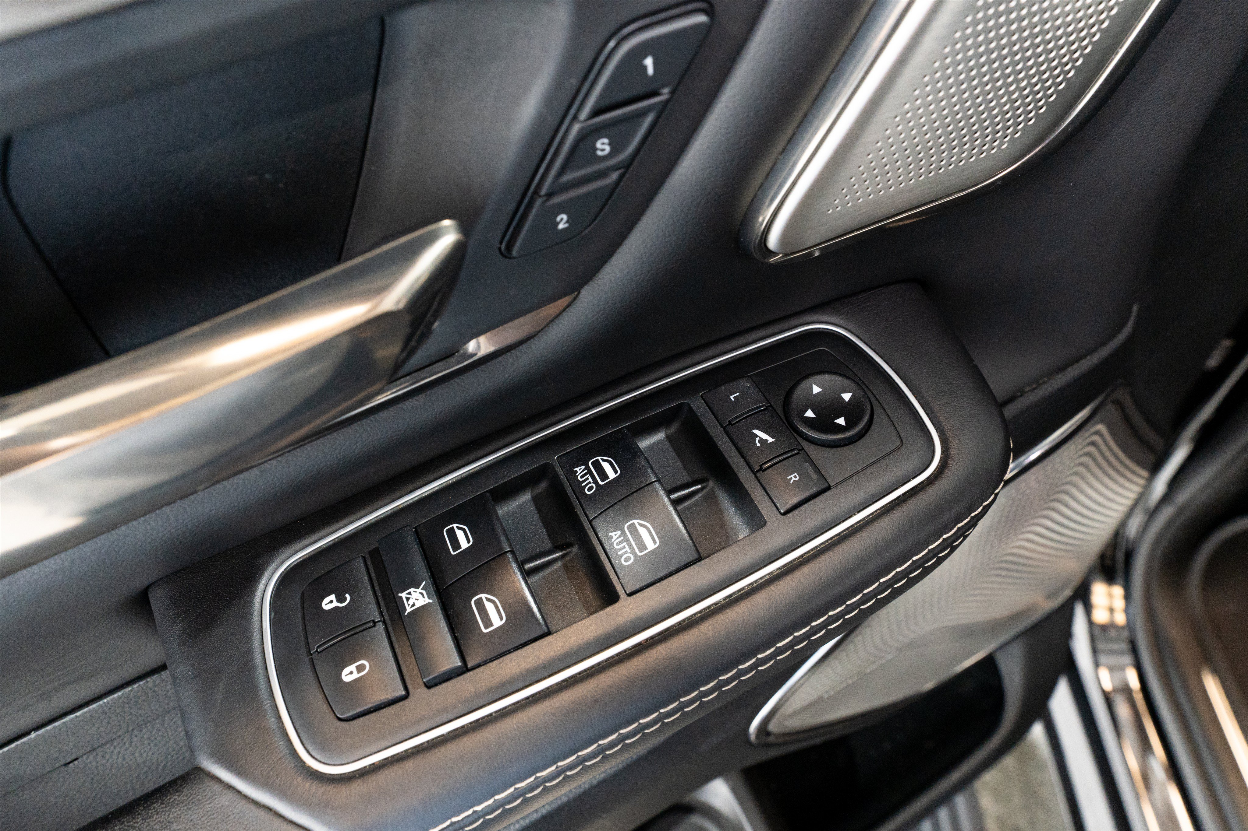 Used 2020 RAM 1500 Limited w/ Black Appearance Package AWD/4WD image 17