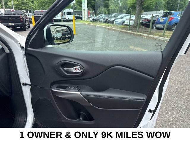 Used 2020 Jeep Cherokee Latitude Plus AWD/4WD image 31