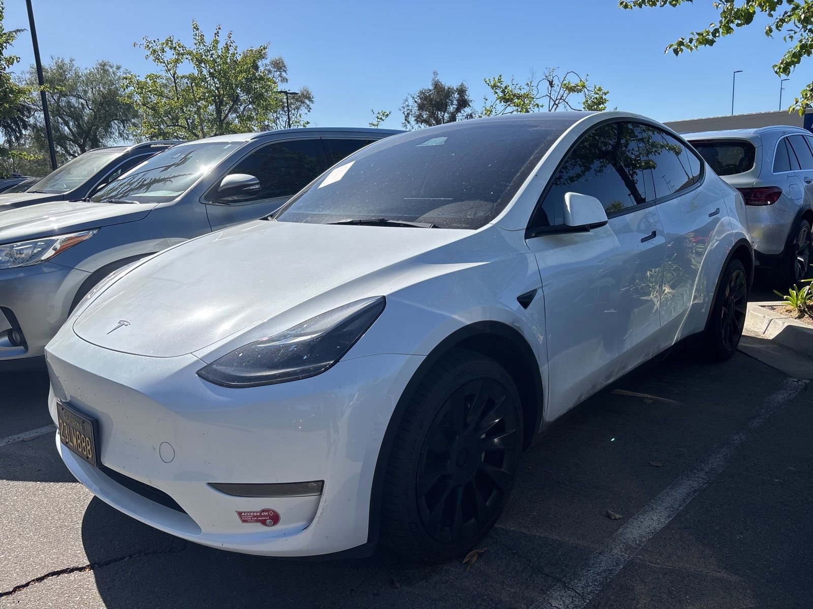 Used 2023 Tesla Model Y Long Range AWD/4WD image 1