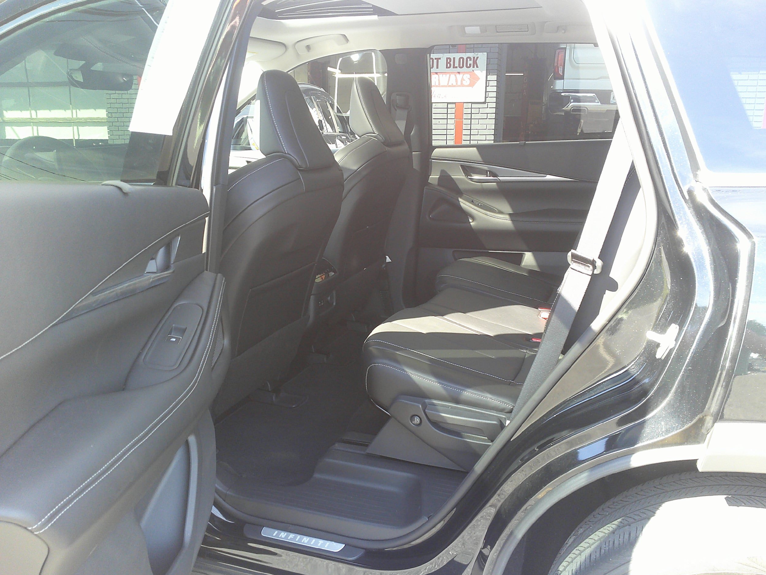 Used 2023 INFINITI QX60 Luxe w/ Cargo Package AWD/4WD image 18