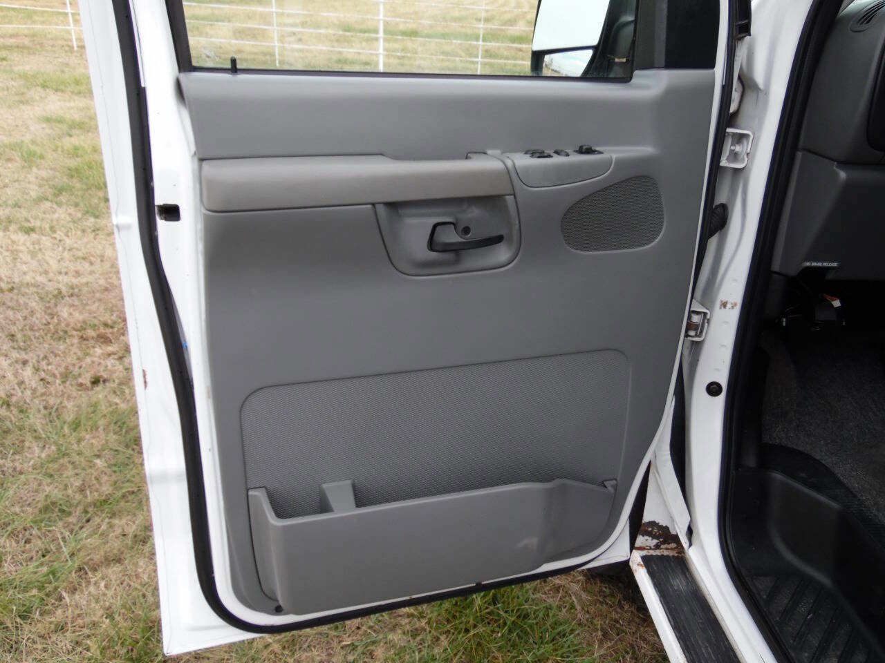 Used 2004 Ford E-250 and Econoline 250 Extended image 29