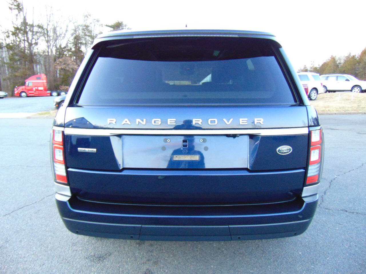 Used 2017 Land Rover Range Rover HSE image 4