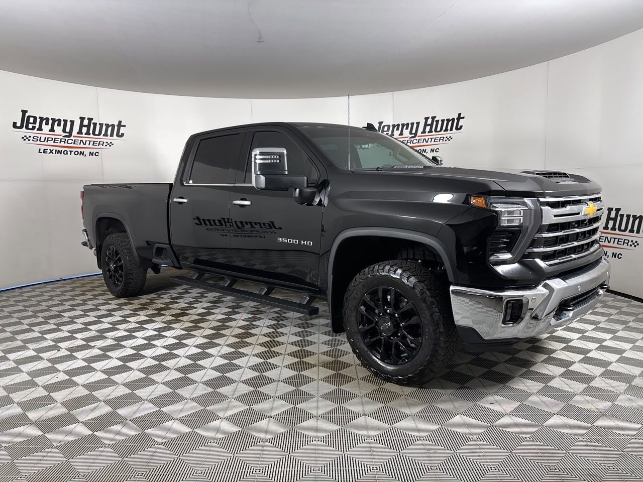 Used 2025 Chevrolet Silverado 3500 LTZ w/ LTZ Premium Package image 3