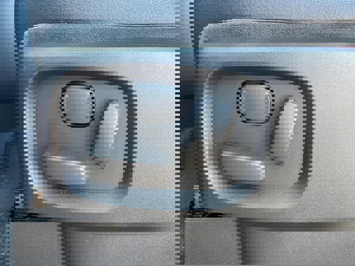 Used 2013 Land Rover LR4 HSE image 16