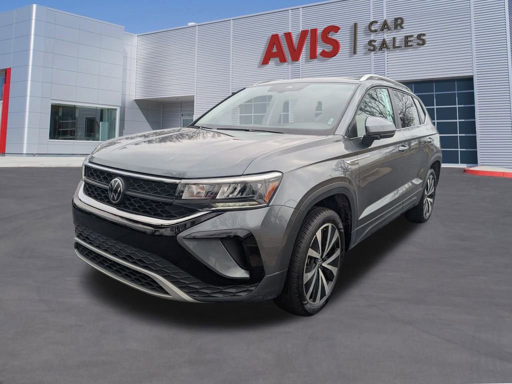 Used 2024 Volkswagen Taos SE image 1