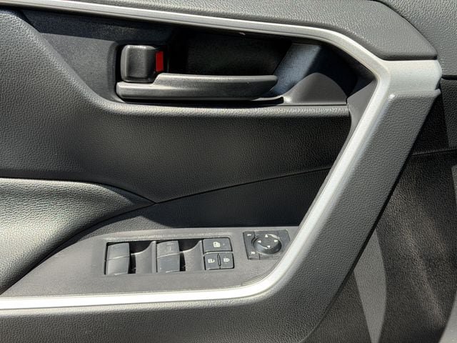 Certified 2025 Toyota RAV4 LE AWD/4WD image 21