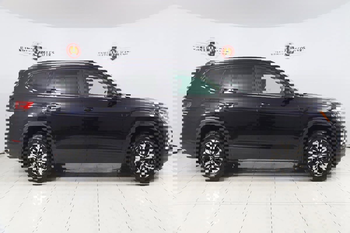 Used 2024 Volkswagen Atlas SE image 2