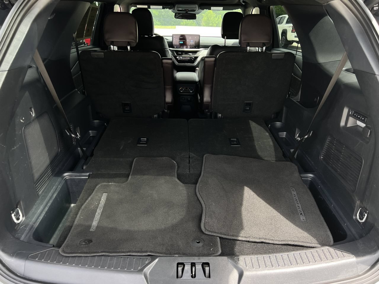 Used 2025 Ford Explorer Platinum w/ LUX Leather Package AWD/4WD image 28