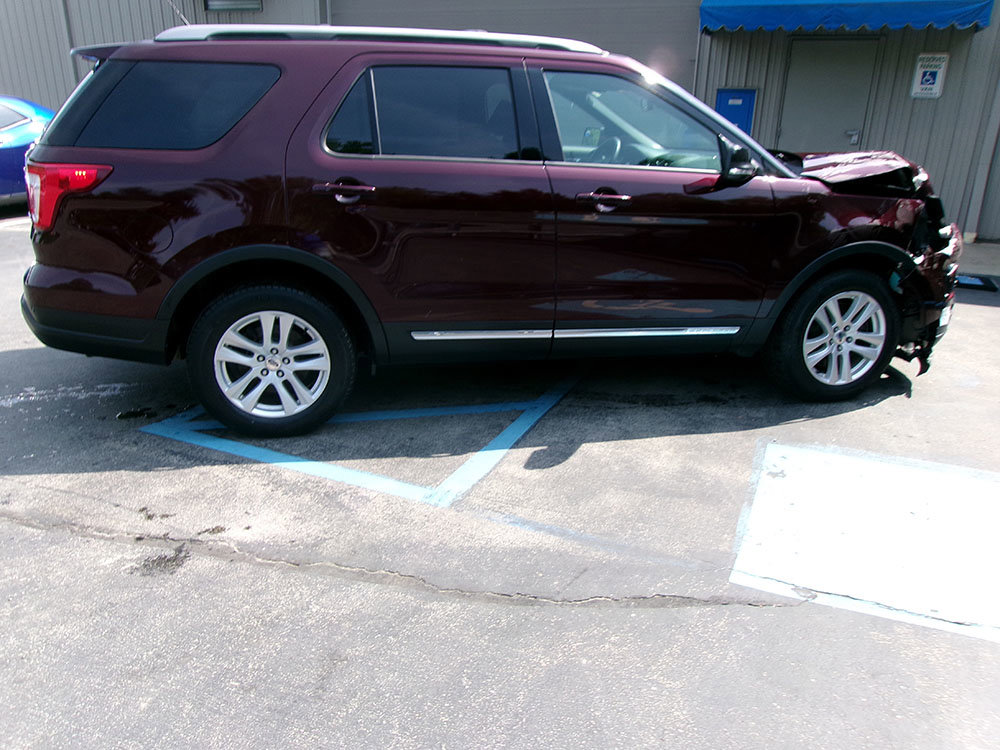 Used 2018 Ford Explorer XLT w/ Equipment Group 201A AWD/4WD image 1
