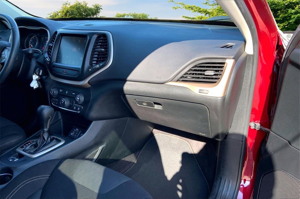 Used 2016 Jeep Cherokee Latitude w/ Comfort & Sound Group image 25