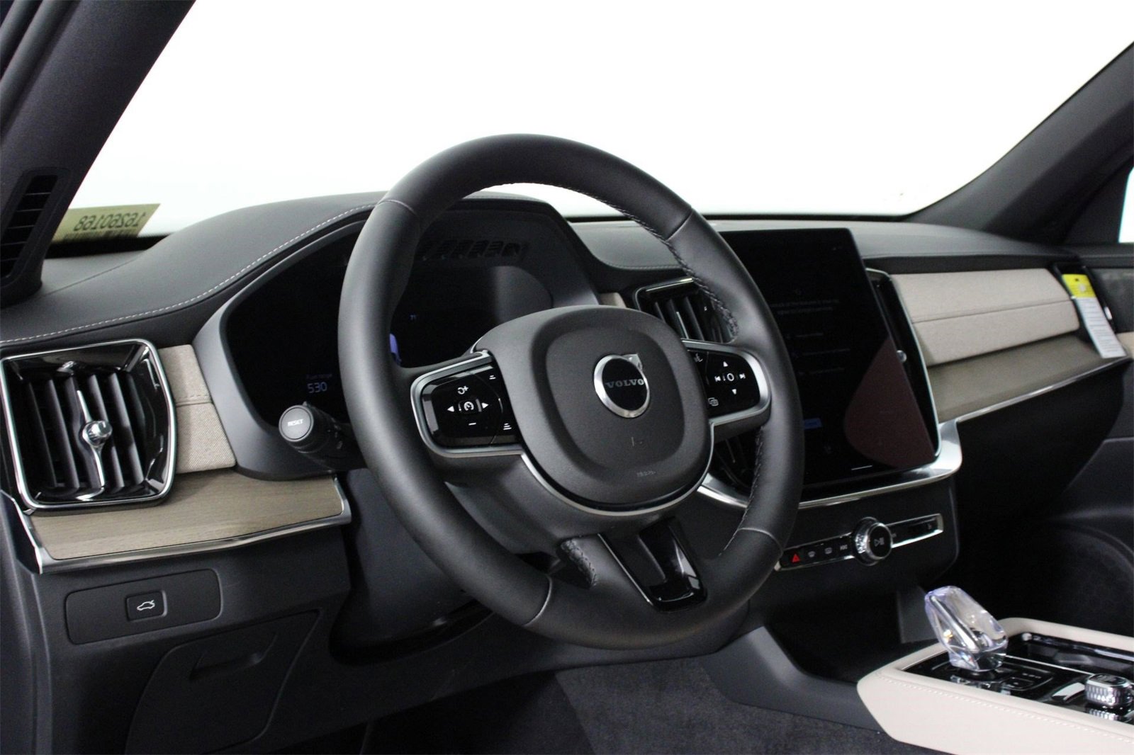 New 2026 Volvo XC90 B6 Plus image 8