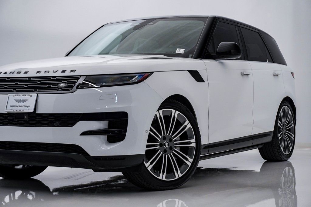 Used 2024 Land Rover Range Rover Sport SE image 2