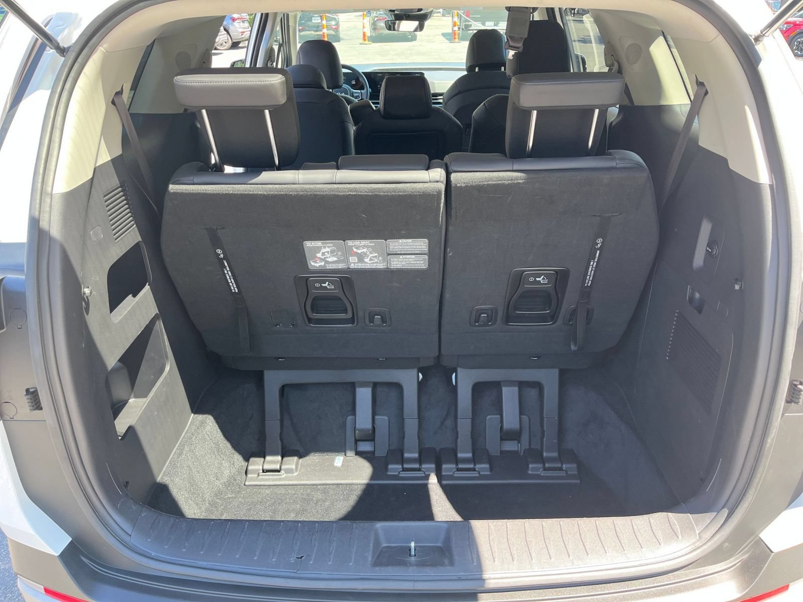 Used 2026 Kia Carnival FWD image 34