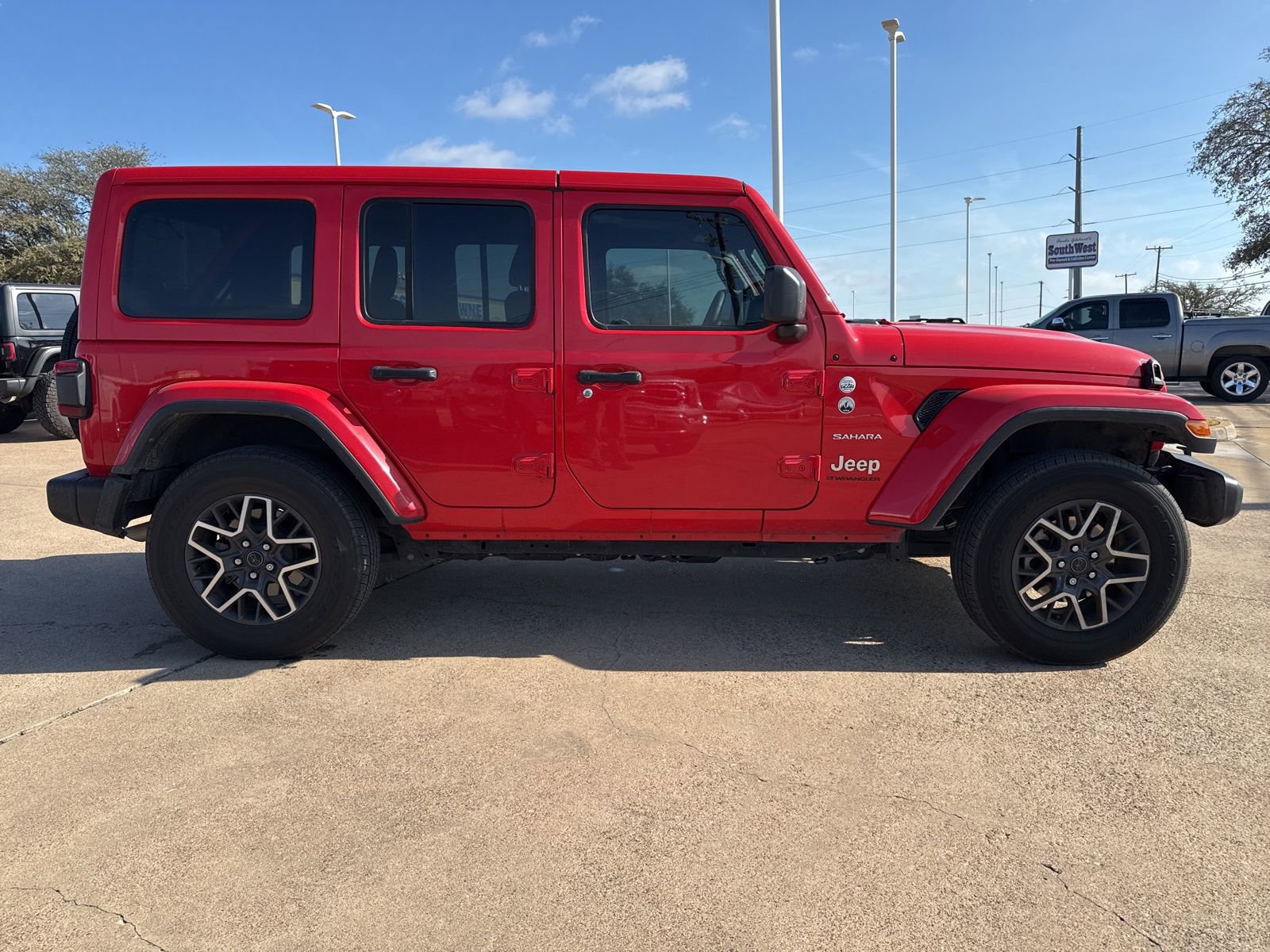Used 2024 Jeep Wrangler Sahara w/ Technology Group image 8