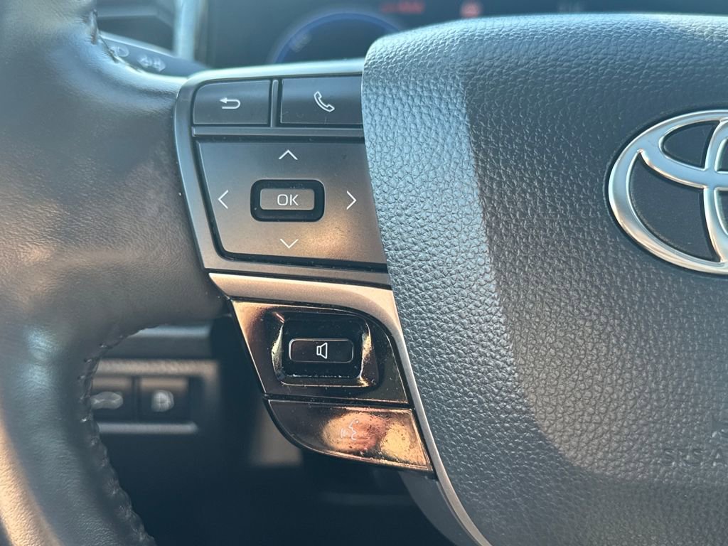 Used 2025 Toyota Camry XLE image 18