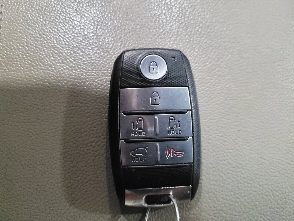 Used 2015 Kia Sedona EX FWD image 32