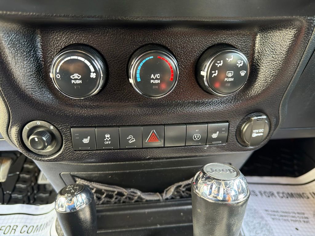 Used 2016 Jeep Wrangler Unlimited Rubicon AWD/4WD image 29