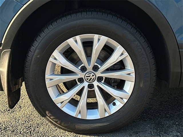 Used 2019 Volkswagen Tiguan SE w/ Panoramic Sunroof Package image 8