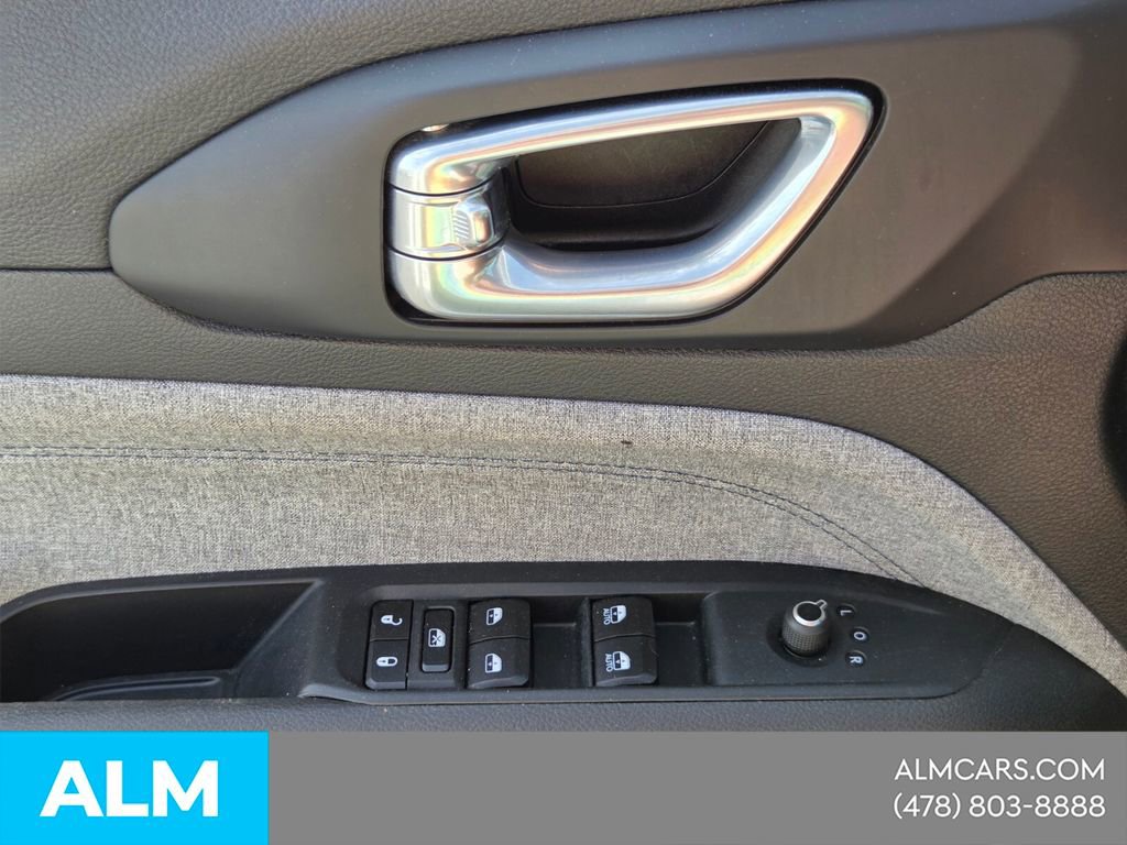 Used 2024 Jeep Compass Latitude image 29