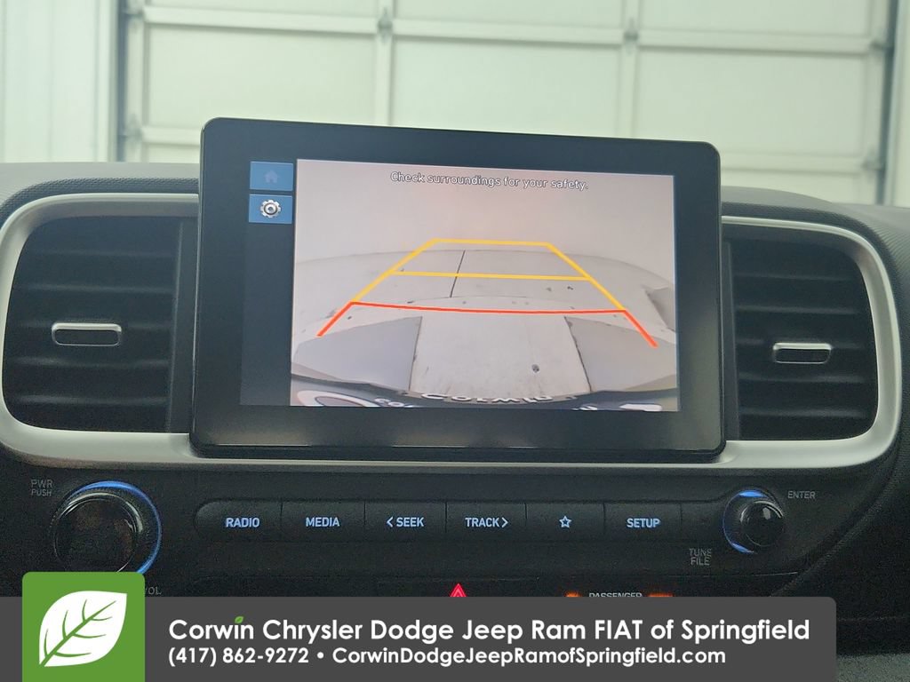 Used 2025 Hyundai Venue SEL FWD image 24
