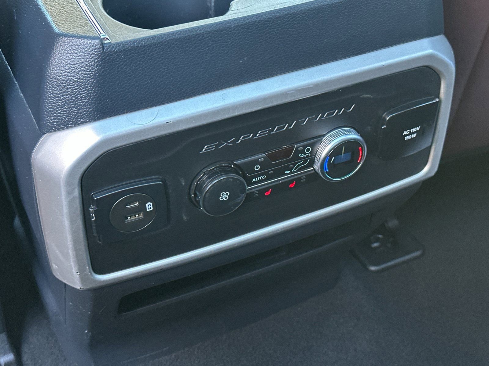 Used 2023 Ford Expedition Limited image 14