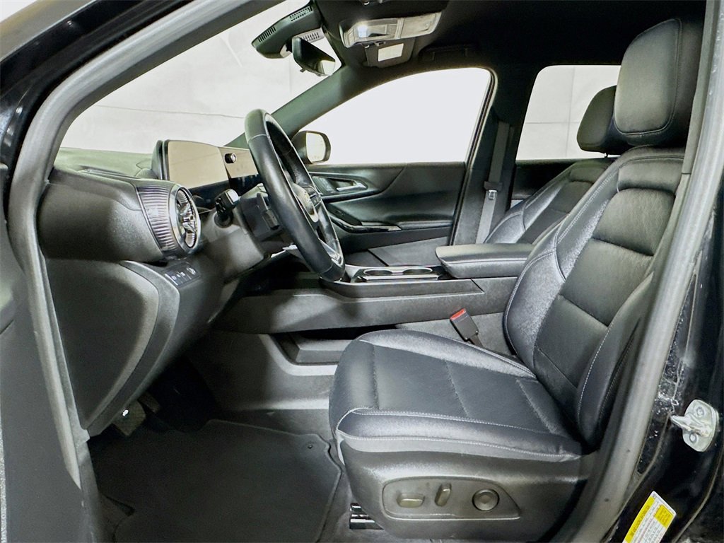 Used 2025 Chevrolet Equinox LT w/ Convenience Package II image 19