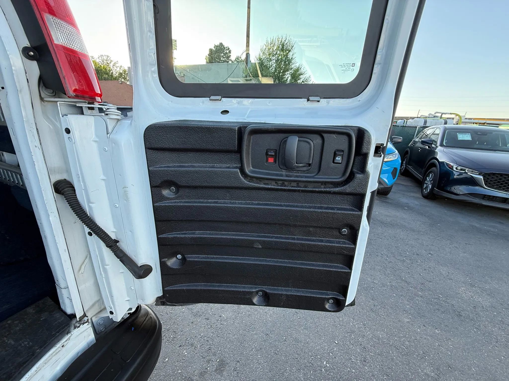 Used 2018 Chevrolet Express 2500 image 17