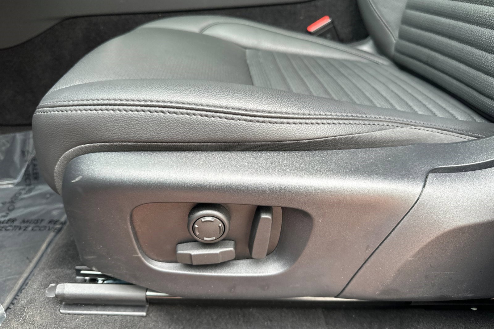 Used 2025 Land Rover Discovery Sport S image 17