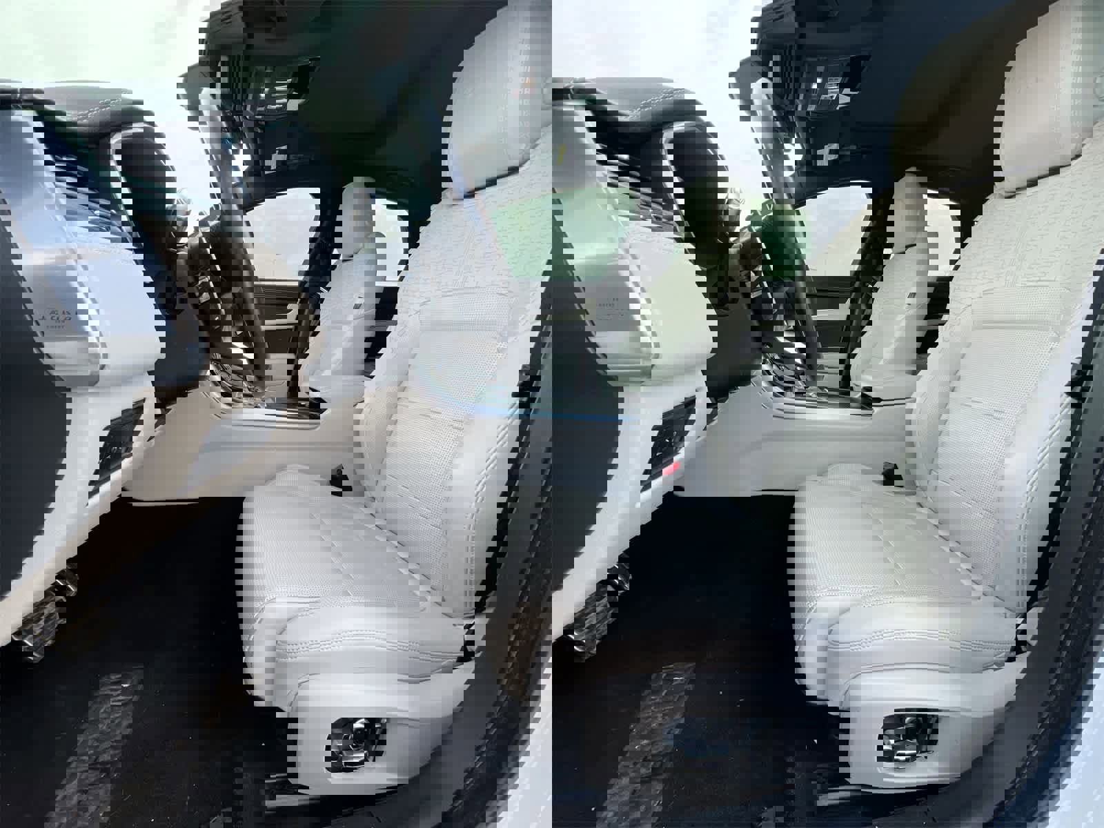 Used 2022 Jaguar XF R-Dynamic SE image 15