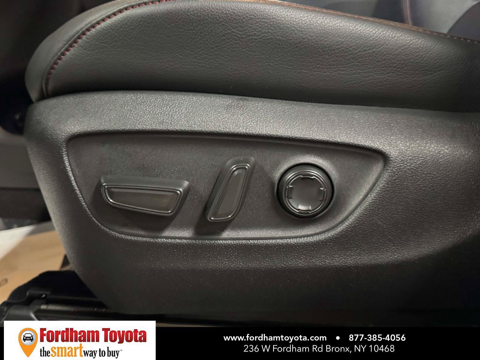Used 2025 Toyota Sienna XSE w/ XSE Premium Package AWD/4WD image 17