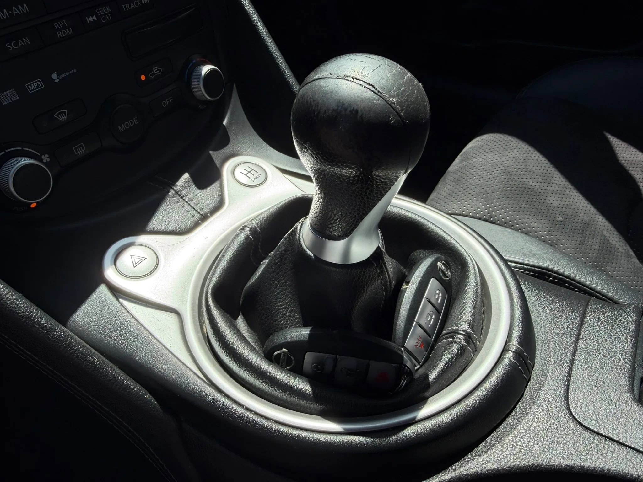 Used 2009 Nissan 370Z Touring w/ Sport Pkg RWD image 19