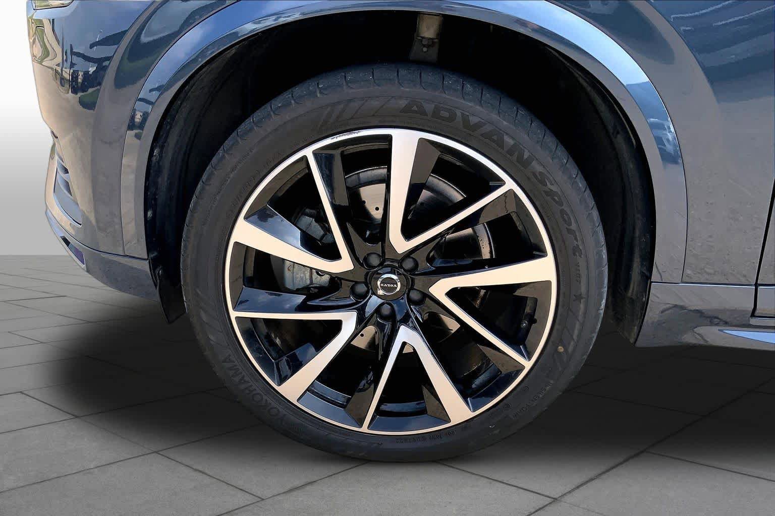 Used 2022 Volvo XC90 T6 Momentum w/ Advanced Package AWD/4WD image 11