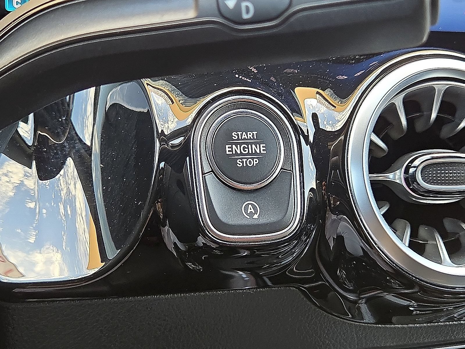 Used 2025 Mercedes-Benz GLA 250 image 32