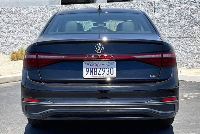 Used 2025 Volkswagen Jetta SE FWD image 3