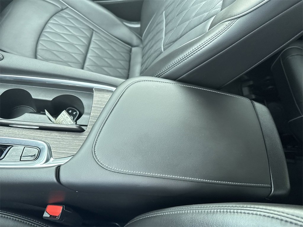 Used 2022 Buick Enclave Avenir w/ Avenir Technology Package image 27