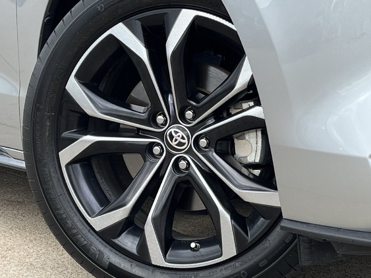 Used 2025 Toyota Sienna Platinum FWD image 29