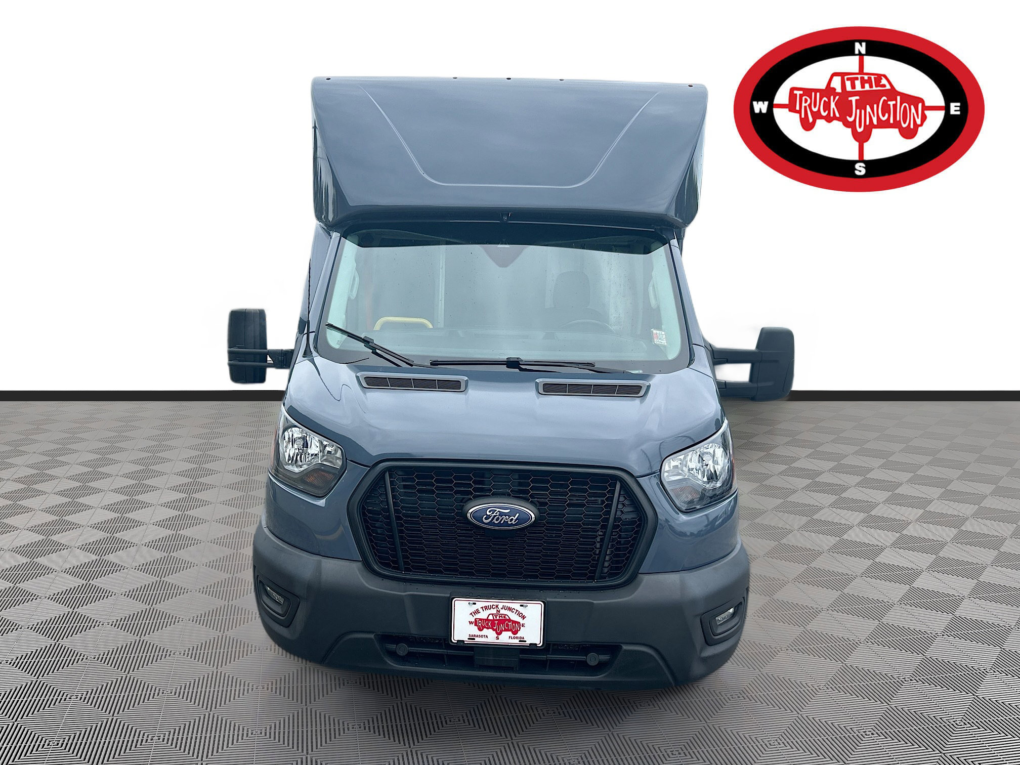 Used 2022 Ford Transit 350 DRW image 2