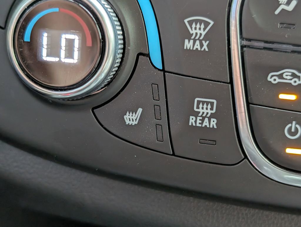 Used 2023 Chevrolet Traverse Premier FWD image 36