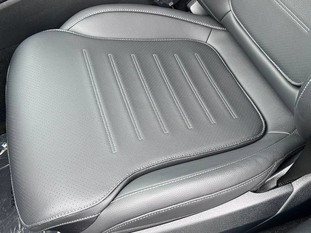 New 2024 Mercedes-Benz C 300 4MATIC Sedan image 13