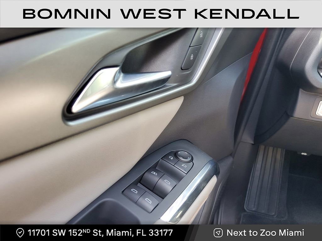 Used 2025 Chevrolet Traverse LT w/ Driver Confidence Package image 16