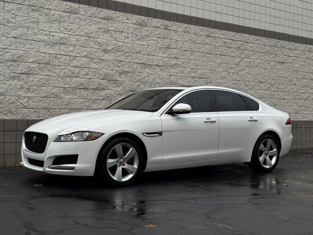 Used 2017 Jaguar XF RWD image 11