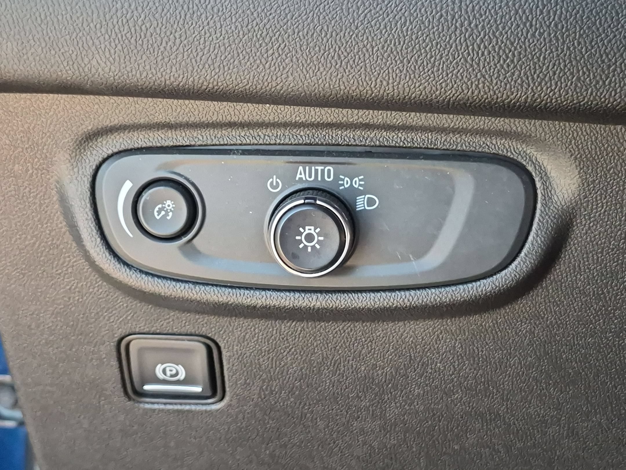Certified 2022 GMC Terrain SLE w/ Driver Convenience Package FWD image 16