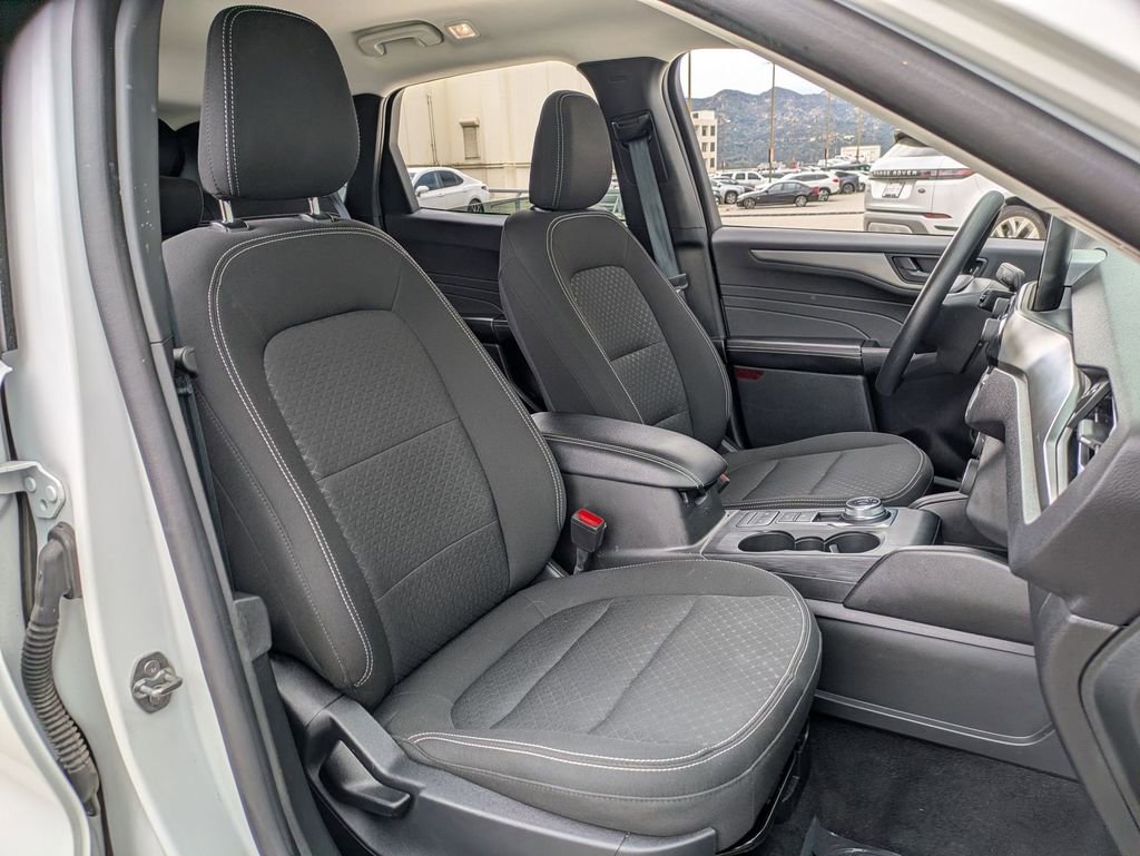 Used 2025 Ford Escape Active AWD/4WD image 28