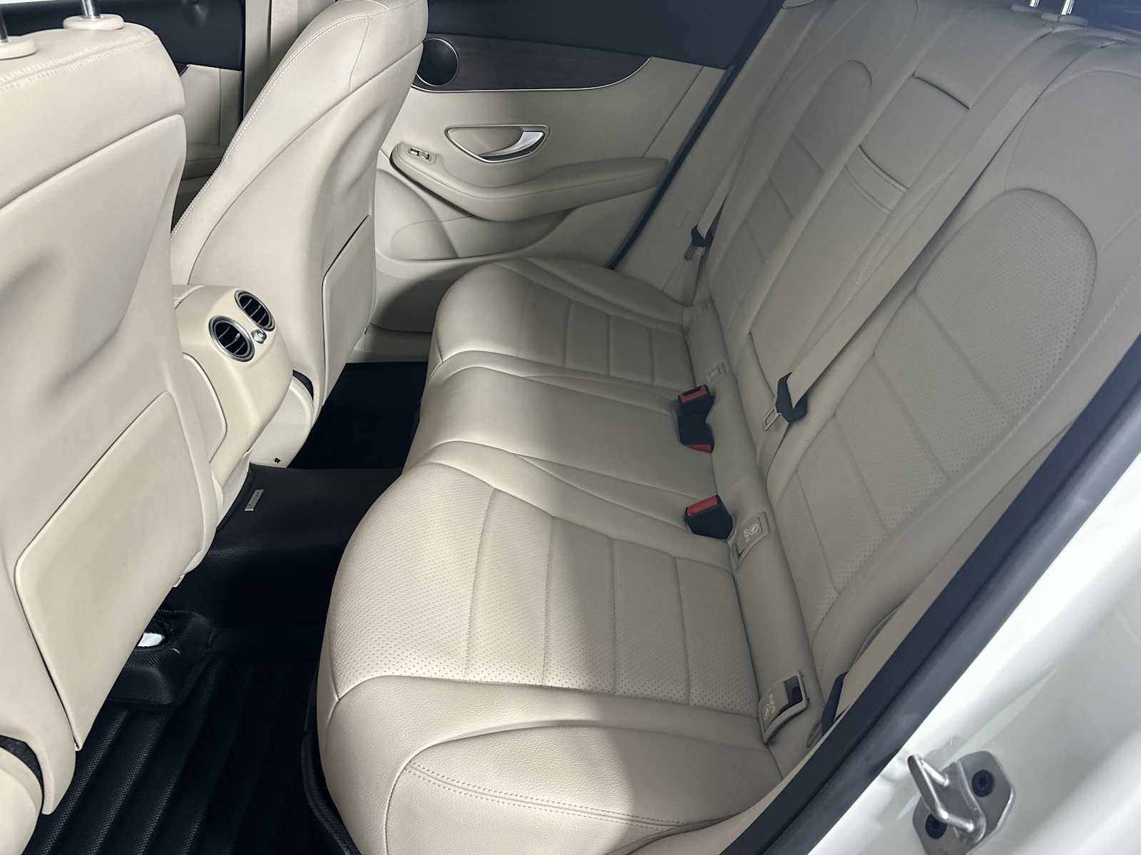 Used 2022 Mercedes-Benz GLC 300 image 25