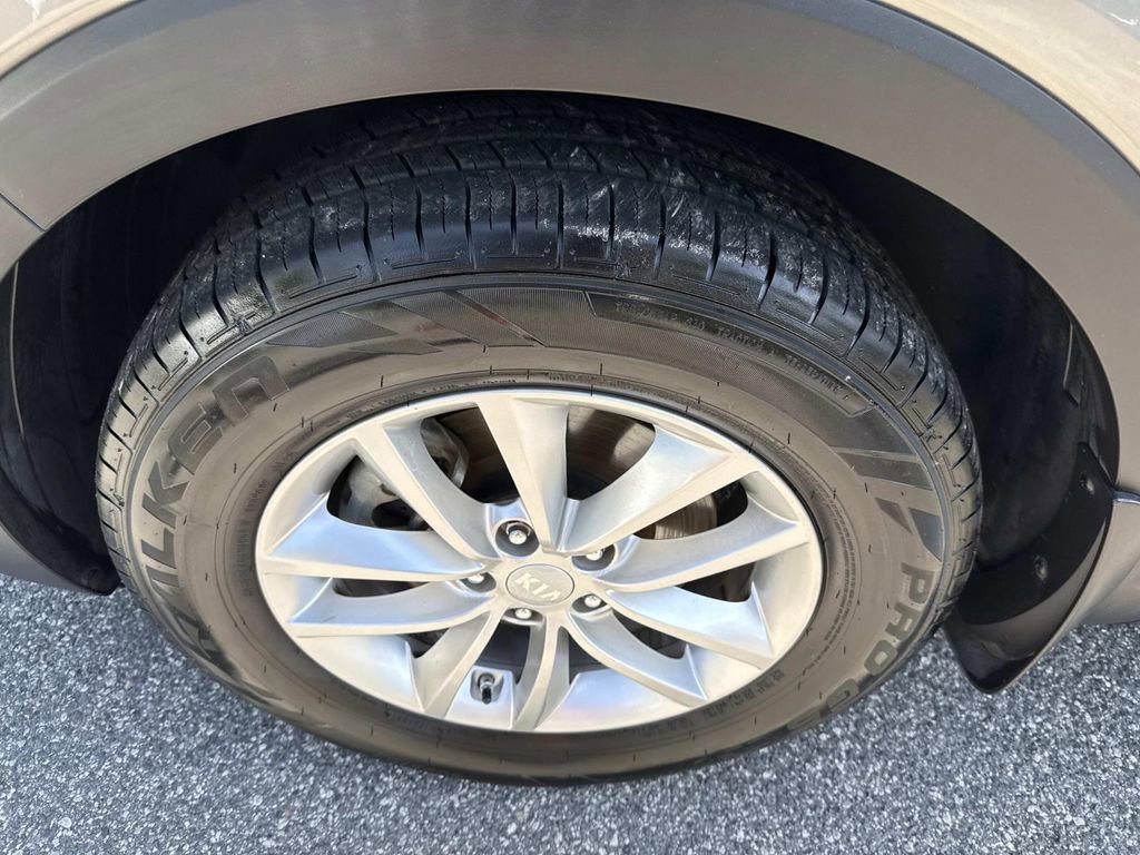 Used 2017 Kia Sorento L FWD image 12