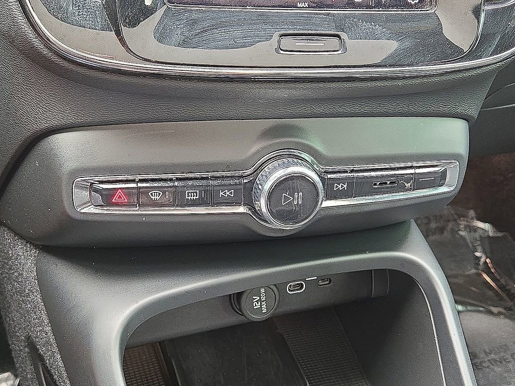 Used 2023 Volvo C40 P8 Recharge Ultimate AWD/4WD image 31